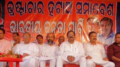 Murli Sharma leading a Bhrashtachar Hatao anti-corruption campaign